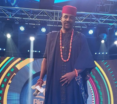 Media perosnaity, Ebuka who is fast becoming a fashion icon returned as the host of Big Brother Naija season 3 and he sure didn't disappoint with his outfits. Fist he stepped out in a Mai Atafo suit and then an amazing agbada by Ugo Monye.