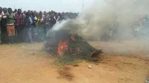 Gov. Ortom Imposes Curfew in Gboko Town as 7 Suspected Fulani Herdsmen Are Killed and Set Ablaze By Irate Youths Graphic [Photos]