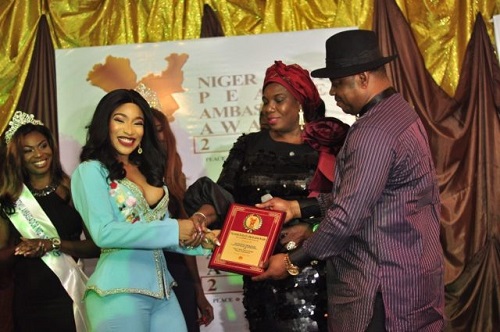 Tonto Dikeh and Her Boobs Receives the Niger Delta Humanitarian Peace Ambassador Award [Photos]