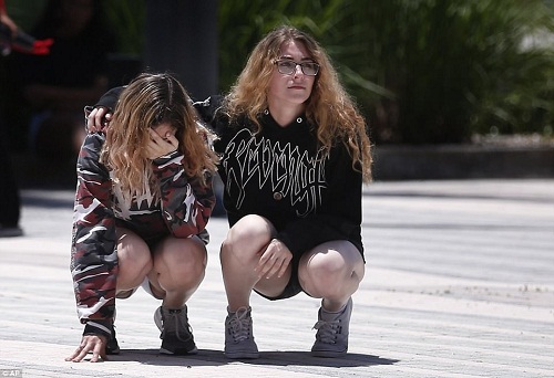 So Sad!!!Heart Melting Photos of Xxxtentacion Fans Crying At His Open-Casket Memorial [Photos]