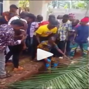 Nigerian Man Beaten Mercilessly And Forced To Eat The Alligator Pepper He Dropped In A Grave During A Burial [Watch Video]