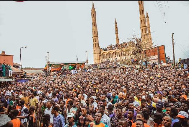 More photos of davido as he was mobbed by crowd when campaigning for his uncle Ademola Adeleke in Osun