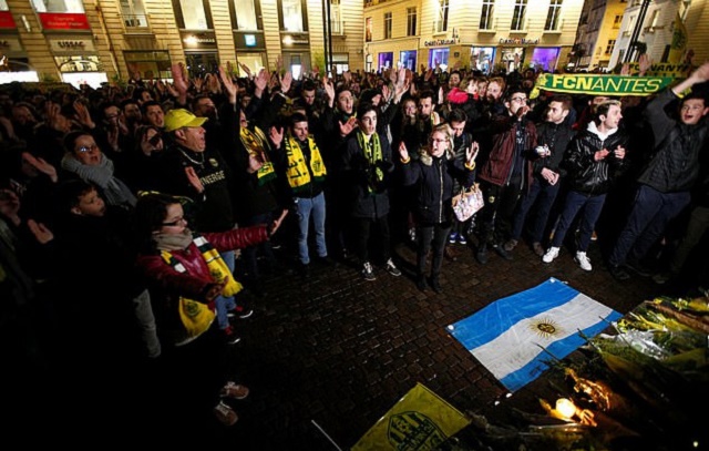 Heartbroken Fans Hold a Vigil in France for Argentine Striker Emiliano Sala after His Plane Vanishes Over Channel Islands [Photos]