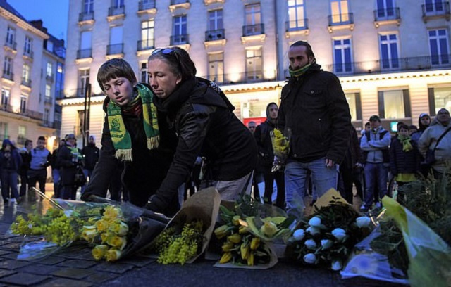 Heartbroken Fans Hold a Vigil in France for Argentine Striker Emiliano Sala after His Plane Vanishes Over Channel Islands [Photos]