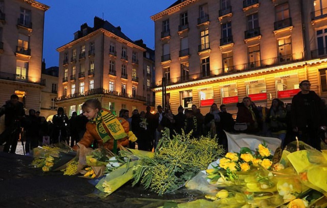 Heartbroken Fans Hold a Vigil in France for Argentine Striker Emiliano Sala after His Plane Vanishes Over Channel Islands [Photos]