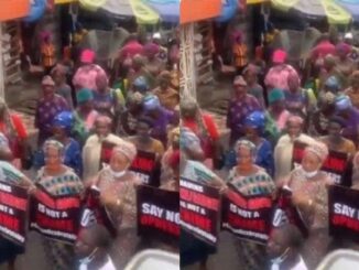 #EndSARSProtest: Angry Mothers Joins protests in Lagos [Video]